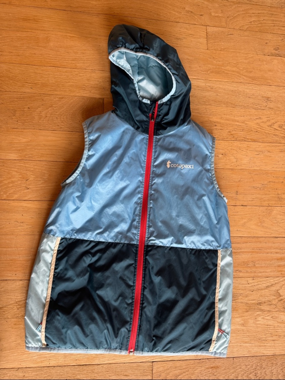 Cotopaxi reversible synthetic puffy vest. Womens small.